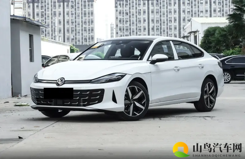 外形拉风配置全，这车实力提升，年轻人可以考虑入手-1