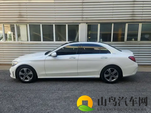 妺妺穿白丝忍不住c了她：妹妹白丝诱惑，瞬间沦陷心动瞬间-3