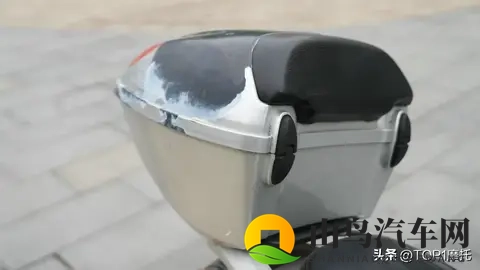 5年骑了37万公里！外卖小哥的铃木UU125还没到极限-2