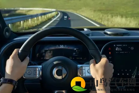 实测油耗52L，开出去像奔驰，16万混动SUV怎么选？-3