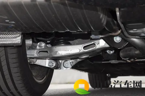 捷豹 XFL 2 款车型配置拆解：2398 万起怎么选？实用党 & 性能党都看这-1