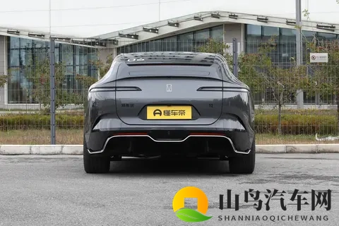 阿维塔12：多方面实力均衡，实用又全面，各方面都挑不出毛病-3