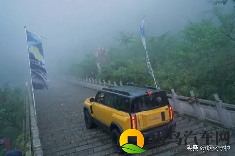 12万SUV直播撞护栏,奇瑞翻车背后藏着行业通病!-2