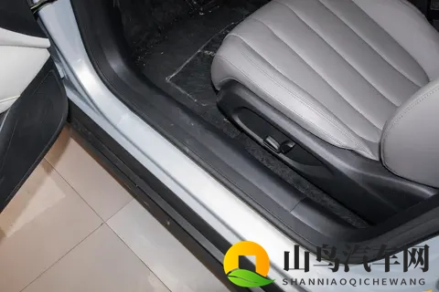 深蓝L06：中型轿车，智能好用、开起来顺手、家用舒服-2