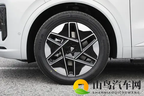 大六座SUV新黑马！后排堪比头等舱，续航1120km-1