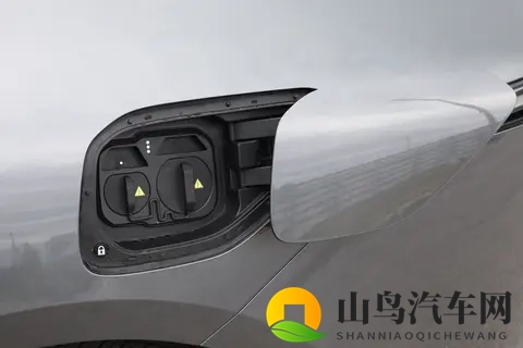 阿维塔 12 2026 款 Ultra 增程版，让驾驶舒适感常伴左右-3