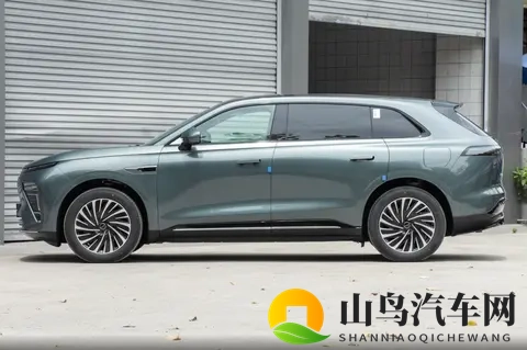 试驾2025款星纪元ET增程Pro高速辅助驾驶版：1898万享受豪华出行-3