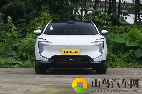 这款中型SUV,华为系满血登场,“入门即满配”不是口号-1