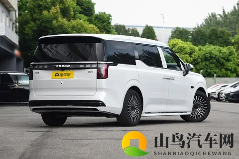 选 MPV 别瞎买！极氪 009 七座版靠这几点，成 40 万级闭眼入款-1