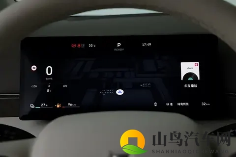 三孩爸开了台新MPV,全家人都说:这车像家一样舒服!-1