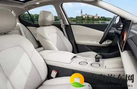 争议拉满！天籁115重磅登场，鸿蒙座舱救得了销量？-3