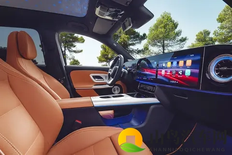 全新一代奔驰GLB内饰官图发布,三联屏+星空顶,5_7座都有-3