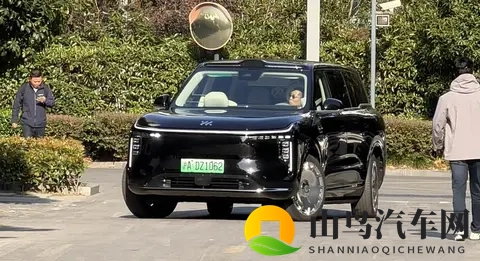 尺寸超理想L9，11月4日开启预售，智己LS9实车现身街头-3