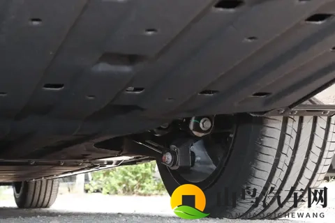 家庭选电车不纠结，10 万级零跑 B01 实用又靠谱！-1