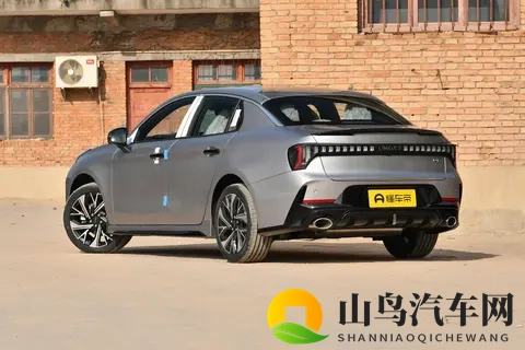 燃油车的自我救赎？多维度升级，第三代领克03让燃油轿车焕发新生-1