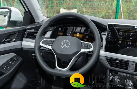 2026款宝来1129万起售!1025寸屏幕缩到8寸,扬声器也砍掉2个-3