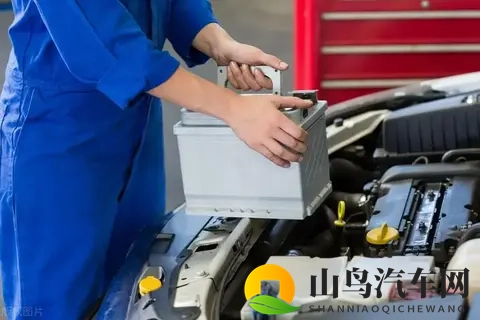 开了3年车,才知道汽车换电瓶要注意这两个数据,否则不耐用!-1