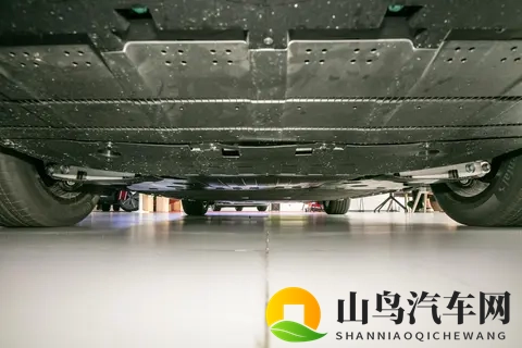 纯电驾控新体验，全面解析星纪元ES 2025款 纯电版 Max城区辅助驾驶-2