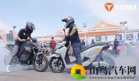 雅迪Velax炸场米兰！20分钟快充+105km续航-3