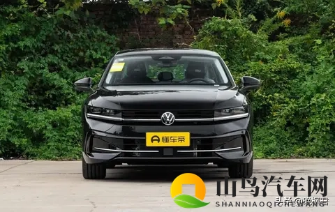 全新迈腾方向盘换实体键 车企纠结触控与实用 老车主急了:钱白花了-2