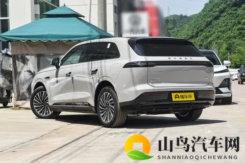 试驾2025款星纪元ET增程Max四驱：豪华实用大五座，全方位深体验-3