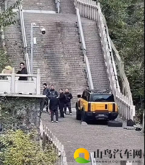 奇瑞天门山测试翻车溜车撞坏护栏后连夜致歉网友：营销别拿安全赌-2