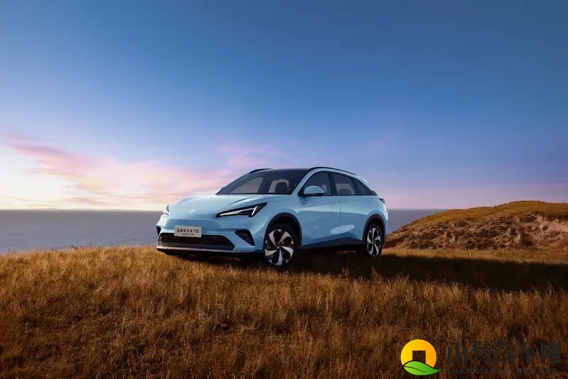 家庭出行理想之选，极狐全新阿尔法T5增程版正式开启预售-1