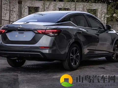 跑长途油费超300？轩逸实测：300公里花160，后排躺2小时不腰酸-3