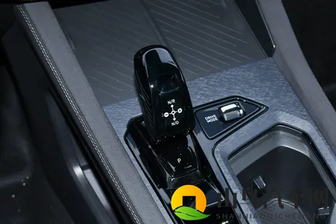 通勤代步好选择 第三代领克 03 燃油性价比试驾-1