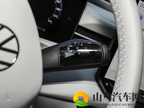 双外观_全新内饰设计_将于11月上市 上汽大众朗逸Pro正式下线-1