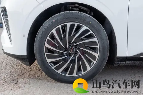 都说车是移动的家？这台星纪元ET把豪华、安全都给咱备齐了-2