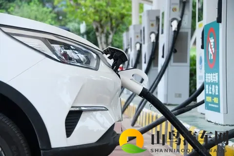 黄色软件网站下载3.0.3免费下载安装：智能驾驶升级，新能源汽车续航再创新高，汽车后市场服务升级-3