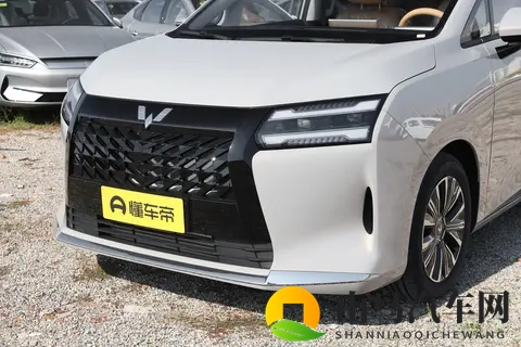 五菱星光730：738万起，带电动侧滑门，全能7座MPV-3