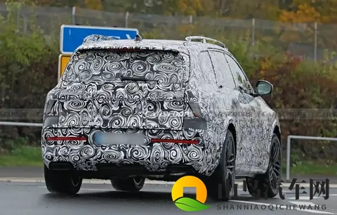 奥迪Q9霍希版曝光:这次,奥迪也要跟迈巴赫“掰手腕”了-2