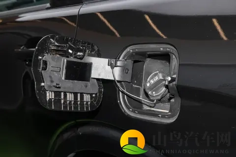 36万级大型6座SUV，配25T+8AT+四驱，实测油耗65L-3