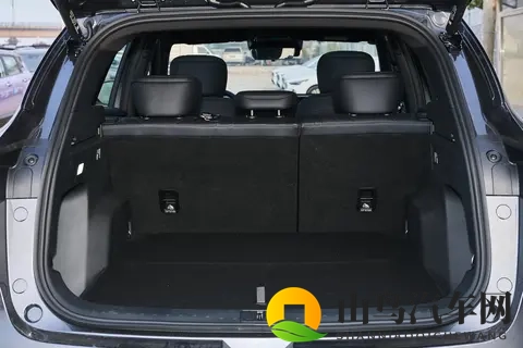 奇瑞第五代瑞虎8上市：双前脸设计，轴距2825mm，标配8155芯片-3