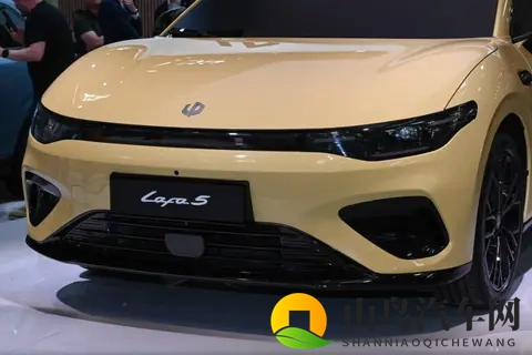 旗舰配置下放!零跑Lafa5预售,8295芯片+19寸轮圈,仅1058万起-2