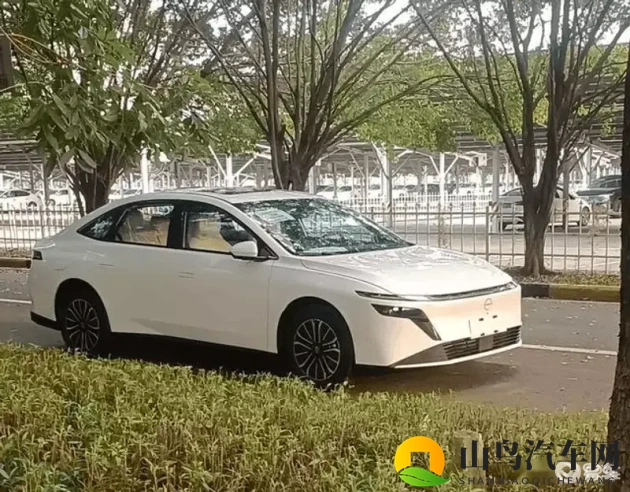 金卡戴珊和Rjay无删减：知名名媛与歌手，完整对话公开-1