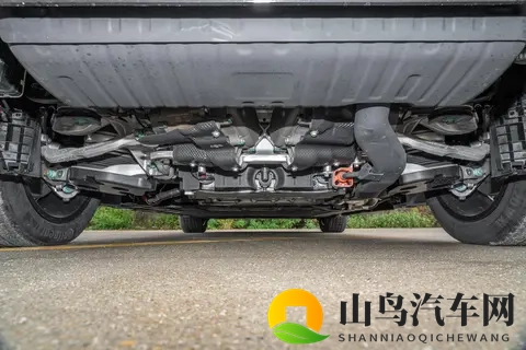 腾势N8L：家用SUV怎么选？一台车解决全家人需求-3