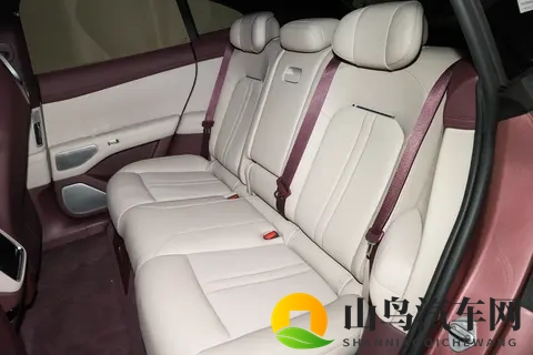 小米YU7实测：2535万起的豪华纯电SUV，835km续航+323秒破百。-3