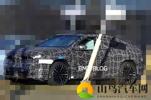 宝马iX4纯电轿跑SUV曝光:运动造型,2027年上市-1
