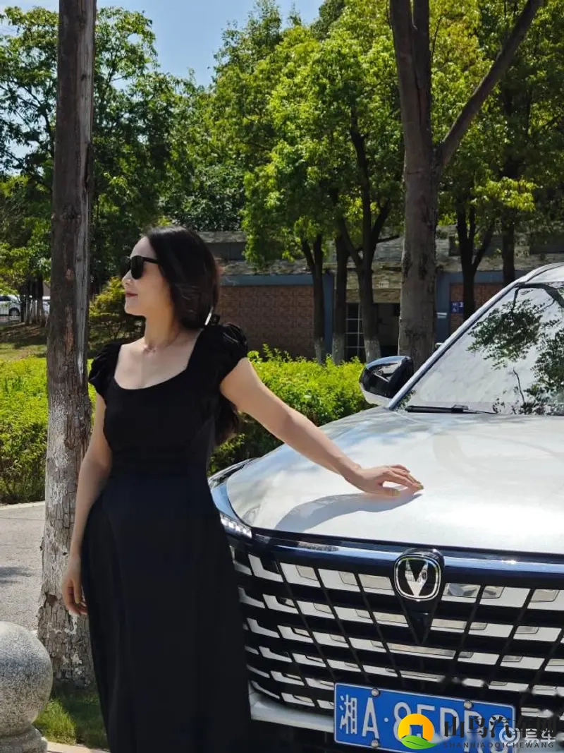 美女裸身软件：智能导航新宠：美女形象提升驾驶乐趣-1