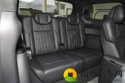 宜商宜家新选择！极氪 009 六座行政版实力与福利兼备-3