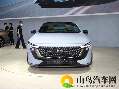 长安掀桌子了!全新中大型车配6C快充+双叉臂前悬,售价1099万起-2