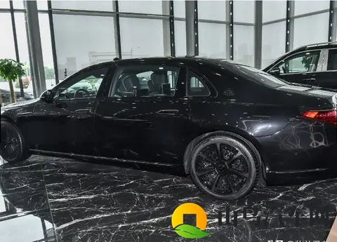 落地价格超404万！60T+612马力＋熏黑轮毂！这台奔驰车确实少见-2