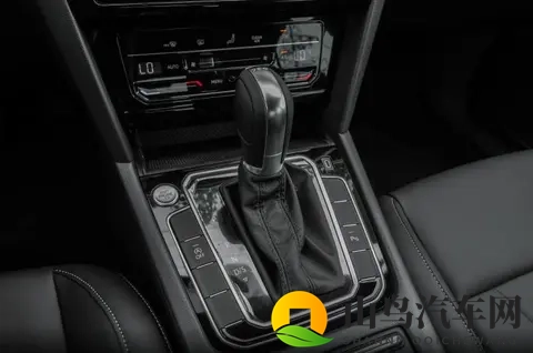 大众CC不再坚持,降价5万,无边框车门+掀背轿跑,如何选-1