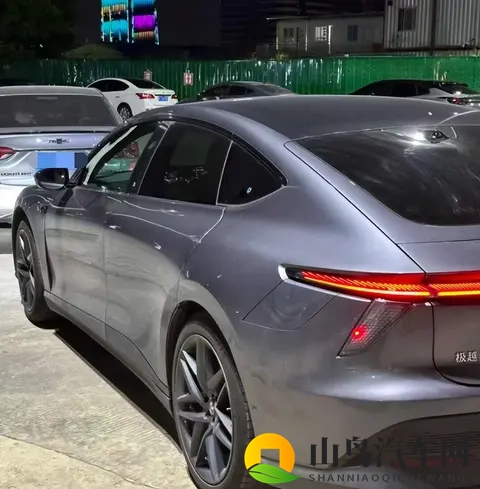 年轻人买破产车，车企哭晕在厕所，消费观悄悄变了-1