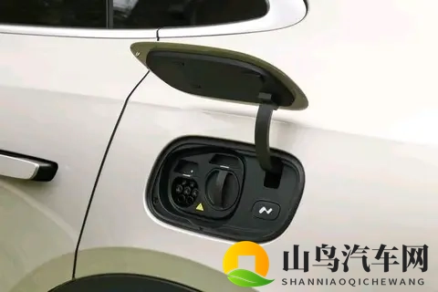 10万预算选秦L EV还是零跑B01，这几点你要先弄明白-1