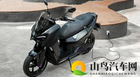 宝马做背书？这款150km续航大踏板即将亮相米兰展-3