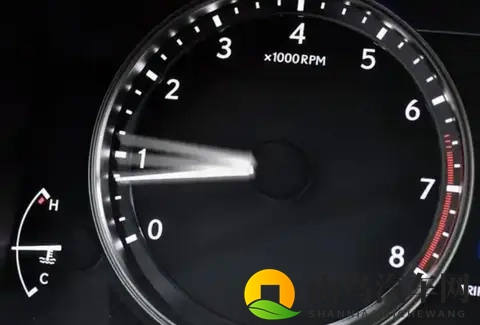 汽车冷启动时发动机转速为何会升高，是否需要原地等待转速下降？-2